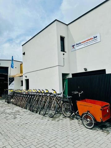 Mega stockverkoop van fietsen en Ebikes