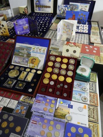 Wereld. Collection of coins/banknote/medals/euro inkl. pp