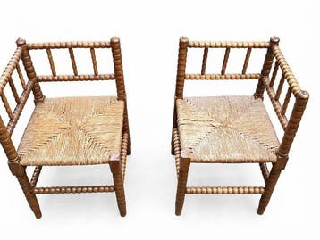 Stoel - Hout, Rattan - Twee spilstoelen / hoekstoelen van, Antiek en Kunst