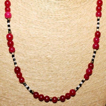 Heel mooi handgemaakt ketting van robijn- en zwarte spinel