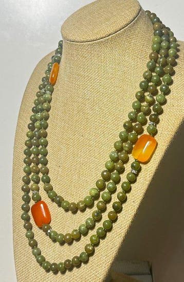 Natuurlijke jade uit Maleisië en agaat uit Brazilië.