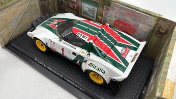 Kyosho 1:18 - Voiture miniature - Lancia Stratos HF Rally