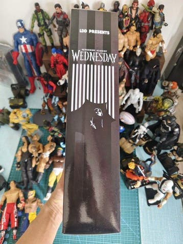 Mezco Toys - Poupée Wednesday Winsdale School Uniform Boxed