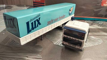 Tekno 1:50 - Camion miniature - Volvo F10 remorque Lux Tekno