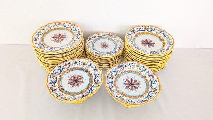 Deruta - Eetservies voor 12 (38) - Keramiek, Antiek en Kunst, Antiek | Meubels | Tafels
