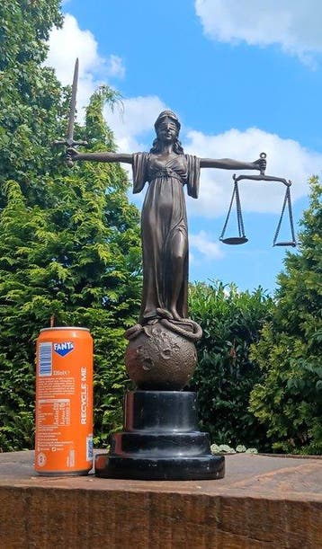 Statue, Justitia godin van gerechtigheid - 46 cm - bronze et