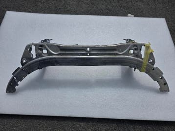 Traverse pare-chocs avant Mercedes C-Class W205 2014 - 2021, Ophalen, Utilisé, Avant, Mercedes-Benz