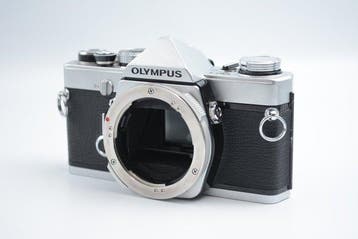 Olympus OM-1 + S Zuiko MC Auto-Zoom 4/35-70mm | Appareil, Audio, Tv en Foto, Fotocamera's Analoog, Nieuw