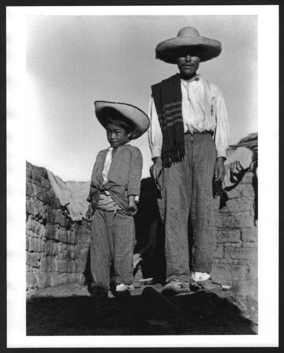 Tina Modotti (1896–1942) - Campesino and Son, Veracruz,, Antiquités & Art, Art | Objets design
