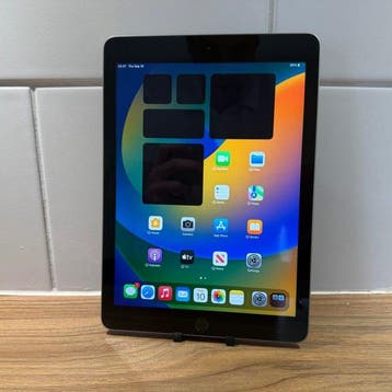 Apple iPad (5th Generation) 128GB Wifi - Mobiele telefoon