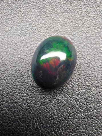 5.42cts Zwarte Opaal Cabochon- 1.09 g