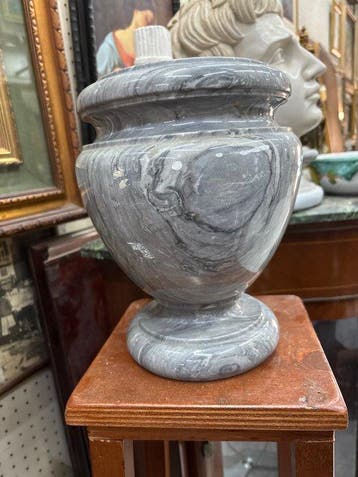 Pot de fleurs - Marbre - Vase en marbre gris avec des