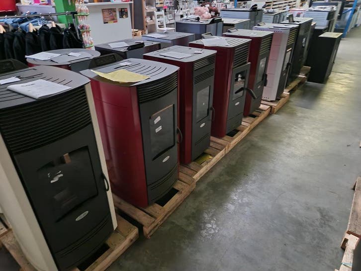 Poêle à granulés  jusque -40% kit instalation 200 eu gratuit, Huis en Inrichting, Kachels, Nieuw