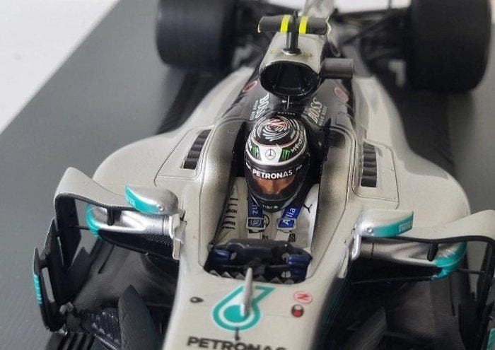 Spark 1:18 - Model raceauto - Mercedes AMG Petronas F1 W08, Hobby en Vrije tijd, Modelauto's | 1:5 tot 1:12