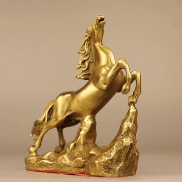Decoratief ornament - koperkleurig springend paard