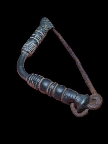 IJzertijd Brons Extreem Rare Big & Heavy Bow Brooch