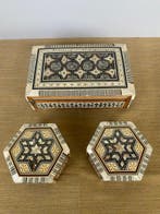 Boîte à bijoux - Bois, nacre et dautres matériaux - Trois