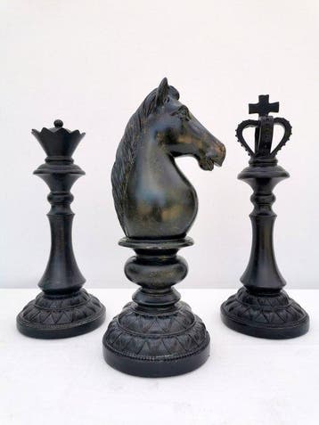 Statue, 3 schaakstukken - 33 cm - Résine
