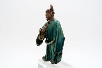 Statuette de lettré en grès émaillé de Shiwan - Keramiek -, Antiek en Kunst
