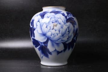 Fukagawa Seiji kobaltblauwe pioenvaas – verguld Arita, Antiek en Kunst