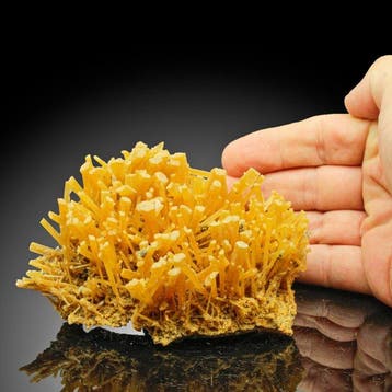 Groen Gras GIPS met atacamiet Kristalcluster - Hoogte: 12 cm