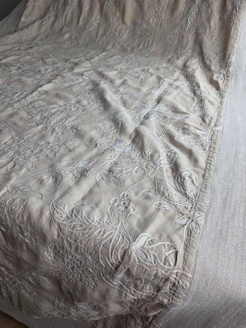 Tapis de table. Plaid. - Nappe - 210 cm - 140 cm -
