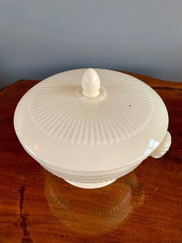 Wedgwood - Service de table - Plat à couvercle / Terrine -