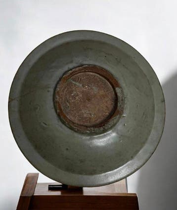 Elegant schaaltje met celadon-glasuur uit Longquan, China, -