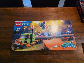 Lego Set - City - Stuntshowtruck (60294) en Stuntshow arena, Nieuw