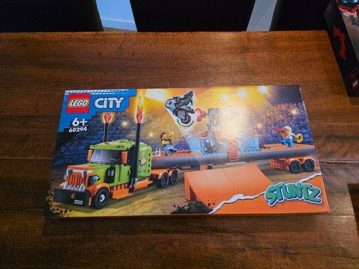 Lego Set - City - Stuntshowtruck (60294) en Stuntshow arena, Kinderen en Baby's, Speelgoed | Duplo en Lego