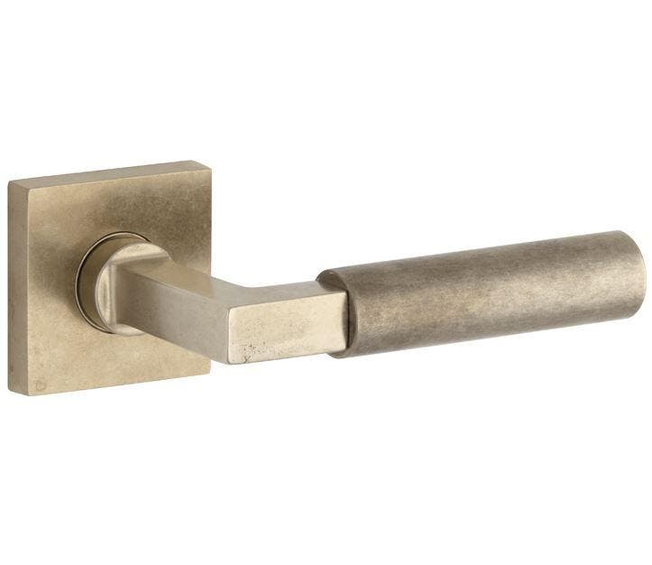 Deurklink op geveerd rozet verdekt Bauhaus messing antiek, Doe-het-zelf en Bouw, Overige Doe-Het-Zelf en Bouw, Nieuw