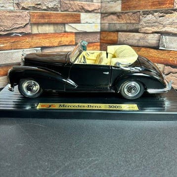 Maisto 1:18 - Modelauto - Maisto - 1:18 - Mercedes-Benz 300S