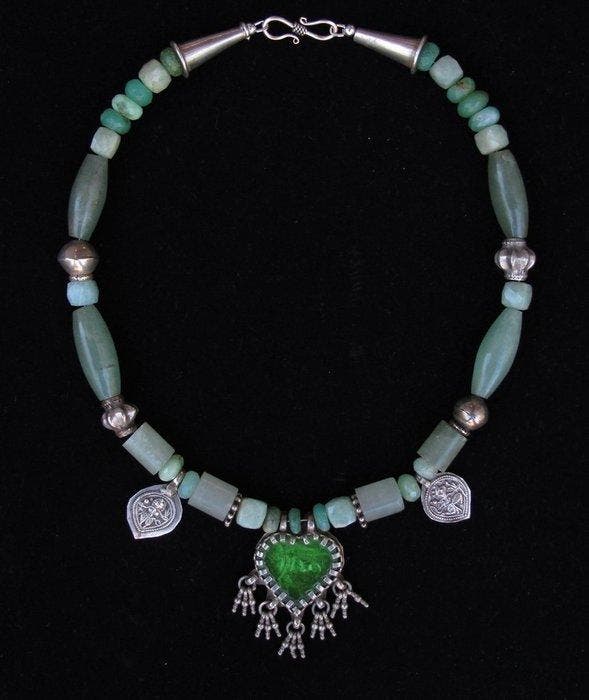 Collier amulettes argent et chrysoprase. - Inde - Fin XIXe à, Antiek en Kunst, Kunst | Niet-Westerse kunst