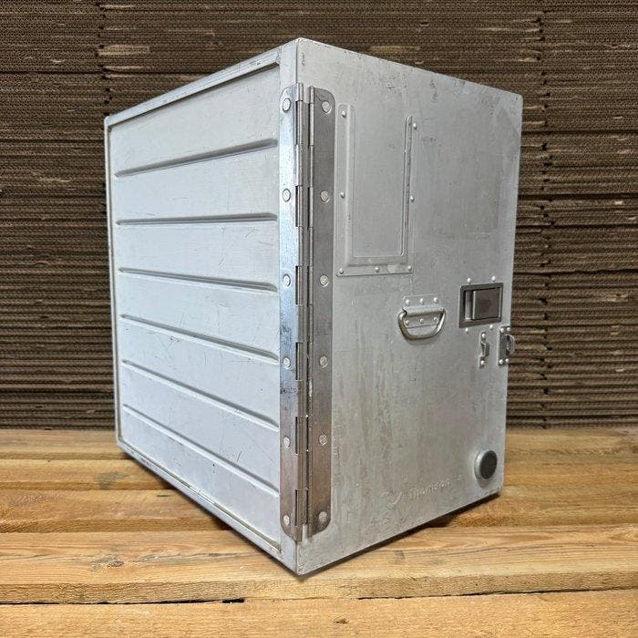 Driessen Aviation - TUI Group - Container - Thomason Fly, Antiquités & Art, Antiquités | Assiettes décoratives & Carrelages