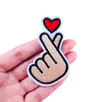 Embleem - hartje - vinger - 4x 6.5 cm - applicatie - opst..., Verzenden, Nieuw, Overige typen