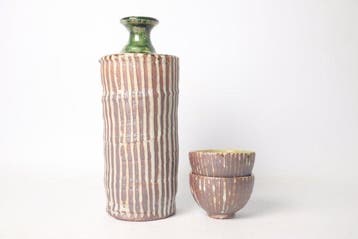 Oribe-geglazuurd saké-set — tokkuri & twee ochoko, met