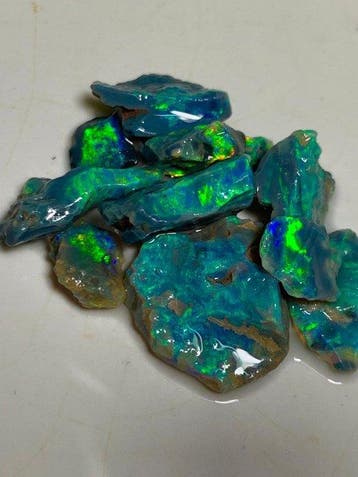 Zwarte opaal-edelstenen Natuurlijke Australische opaal Ruw-