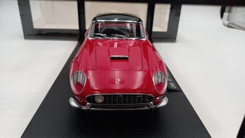 KK Scale 1:18 - Modelauto - Ferrari 250 GT Spyder California