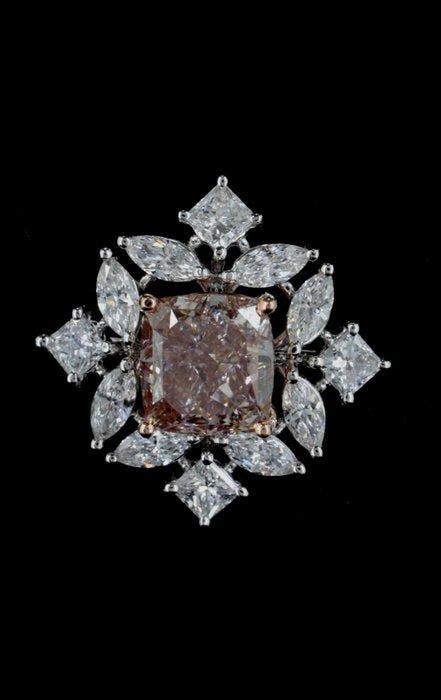 Boucles doreilles cloutées - 14 carats Or blanc - 4.91ct., Bijoux, Sacs & Beauté, Bijoux anciens
