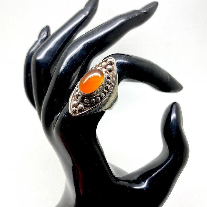 Oude echte Baltische barnsteenring in sterlingzilver 10,0 g, Verzamelen, Mineralen en Fossielen