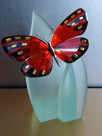 Swarovski - Roland Schuster - Figuur - Adena - Light Siam -, Antiquités & Art