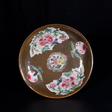 Kop en schotel - Tasse et sa soucoupe Famille Rose à fond