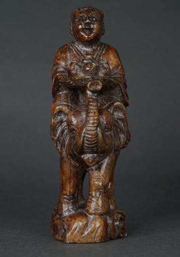 Man Riding an Elephant while Carrying a Basket of Peaches -, Antiek en Kunst