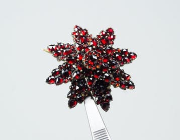 Zonder minimumprijs - Broche - Tombak - Boheemse granaat -, Handtassen en Accessoires