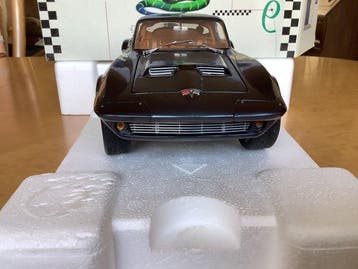 Exoto 1:18 - Voiture miniature - Chevrolet Corvette Grand