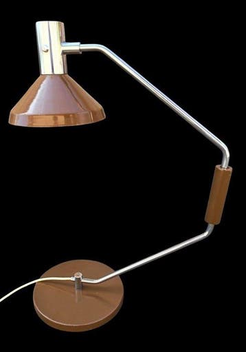 Iconic Space Age table lamp Designer: Tibor Nádai artist. -