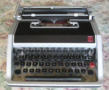 Ettore Sottsass - Olivetti, Lettera DL DeLuxe - Machine à