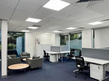 Kantoorruimte voor 15 in EU Commission, Verzenden