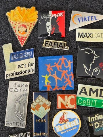Verschiedene Pins - Speelgoed - 1980-1990 - Duitsland, Antiek en Kunst