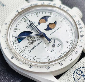Omega x Swatch - Mission to Earthphase - Moonshine Gold:, Nieuw